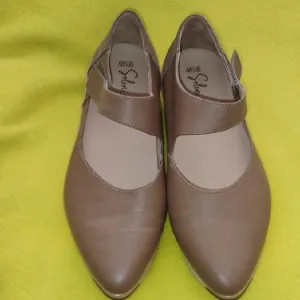 Women's Tan Mary Jane Shoes