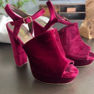 X2B Burgundy Velvet Platform Heels - Size 7.5