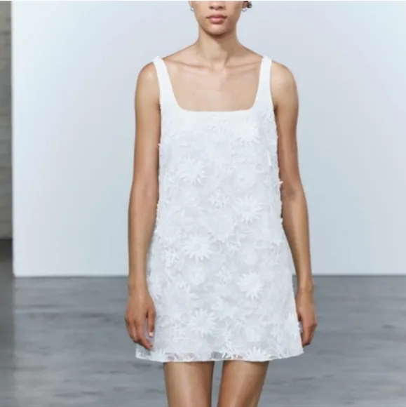 Zara Embroidered Mini White Dress Size M