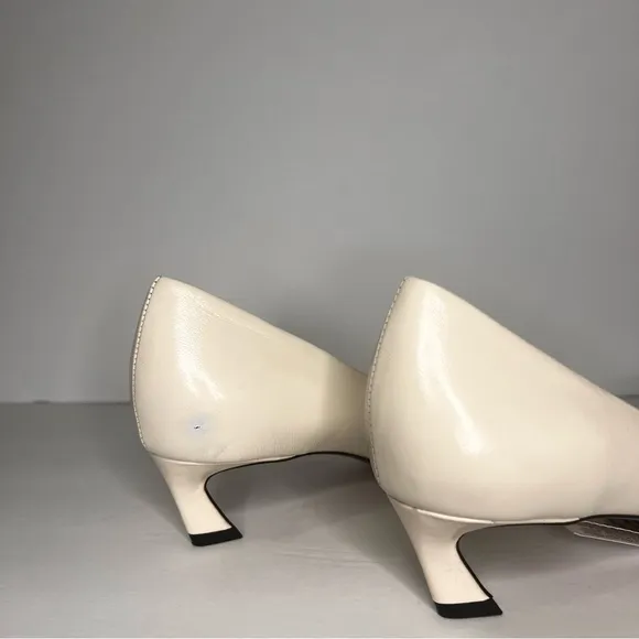 ZARA sz 10 - White Leather Kitten Heel Shoes with Metal Detail. Blogger Fave
